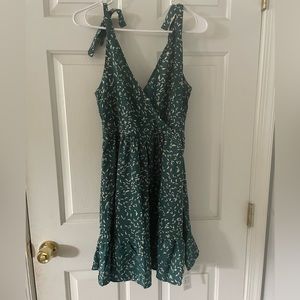 CUPSHE Women’s sundress size small.